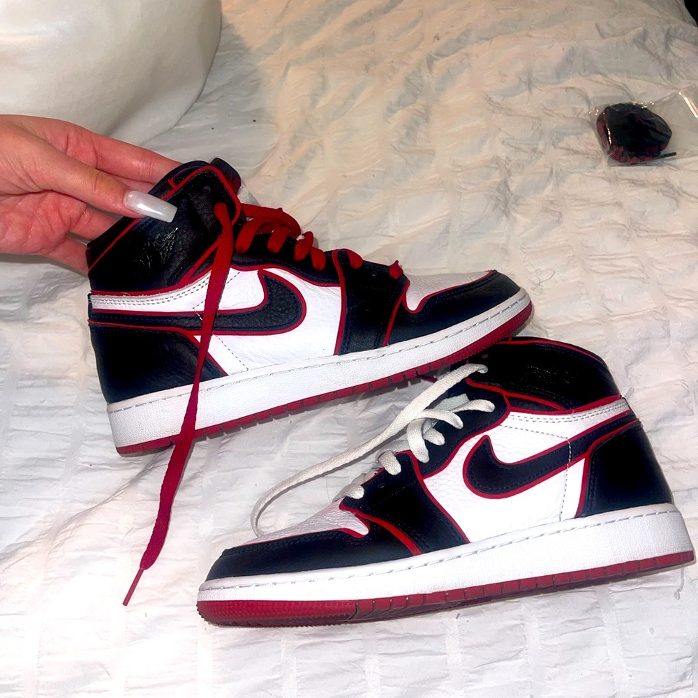 Bloodline Jordan’s size 7 women’s